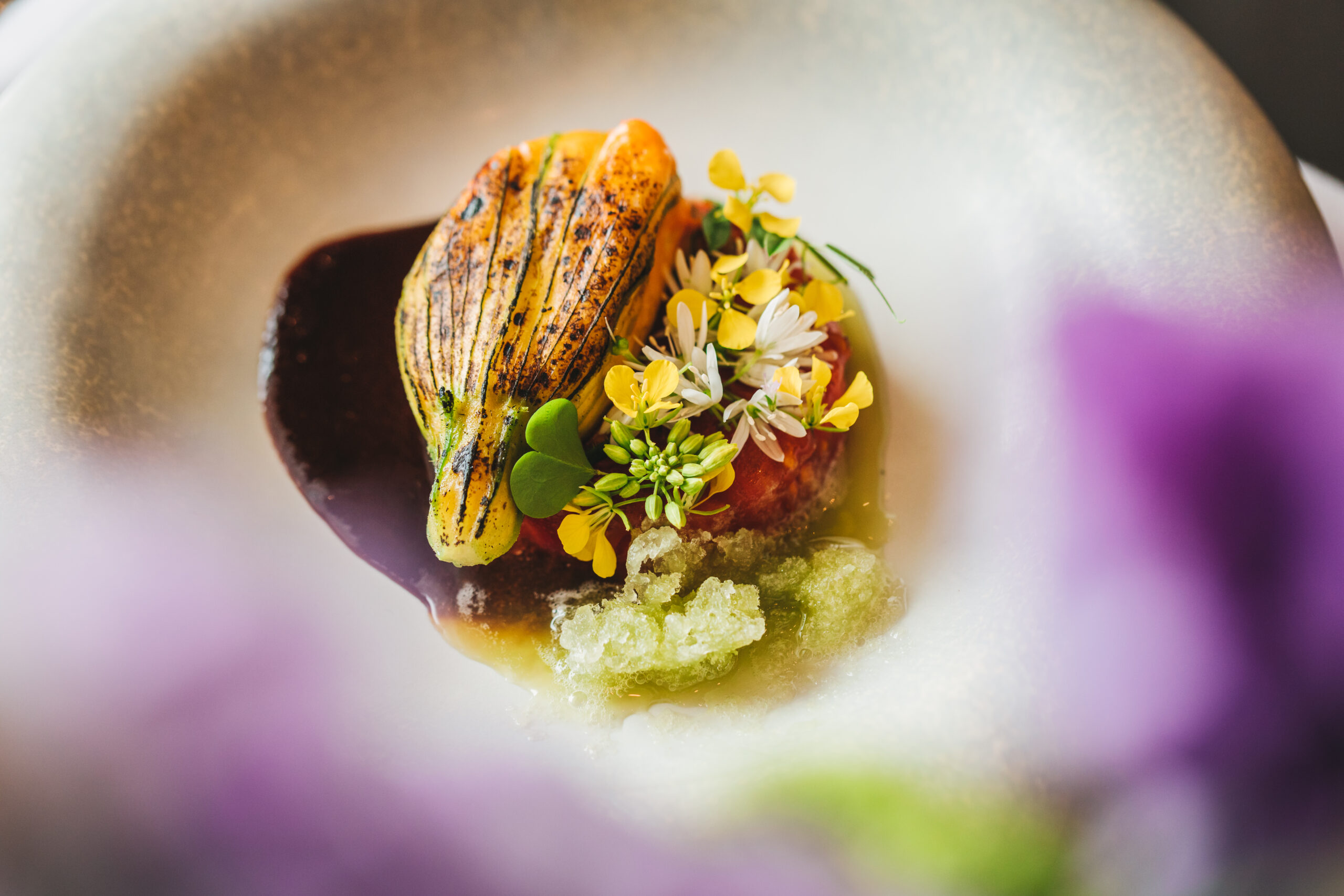 Ēdienkartes daudzveidība ar pazīstamām sastāvdaļām